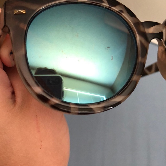 Sunglasses - Picture 5 of 6